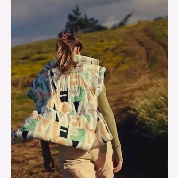 FP Movement by Free People In A Bubble Printed Logo Vest Size S NWT - Picture 3 of 4